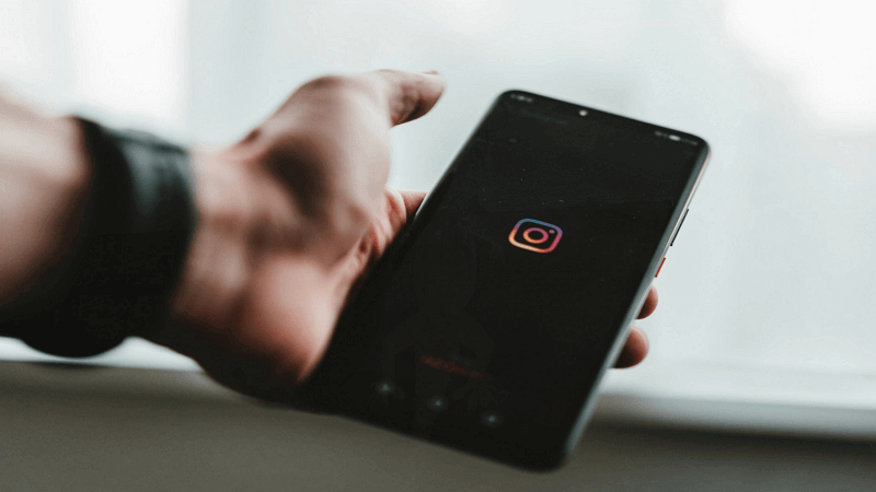 Cómo poner o activar el modo oscuro en Instagram en iOS y Android